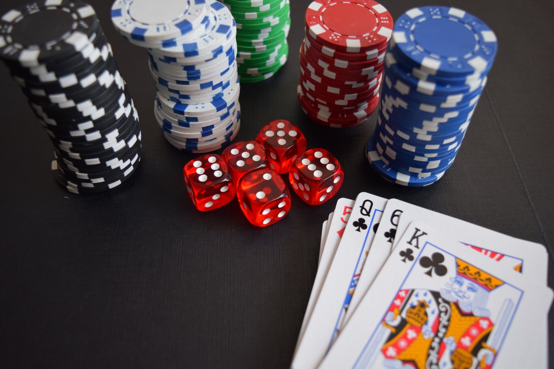 ¿Cuál es la diferencia entre bonos de casino y dinero real?